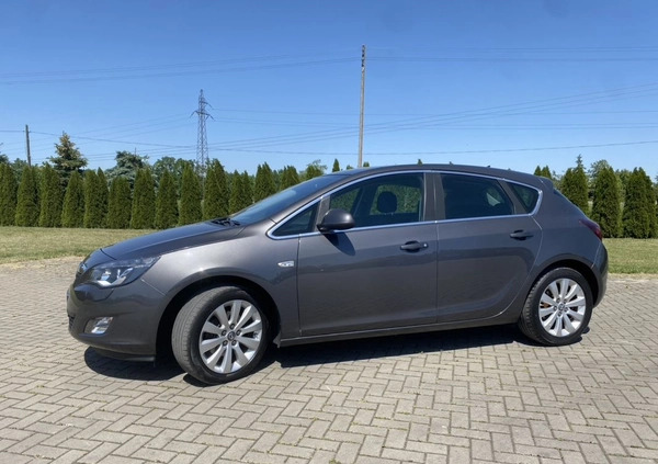 Opel Astra cena 26900 przebieg: 200000, rok produkcji 2011 z Kutno małe 781